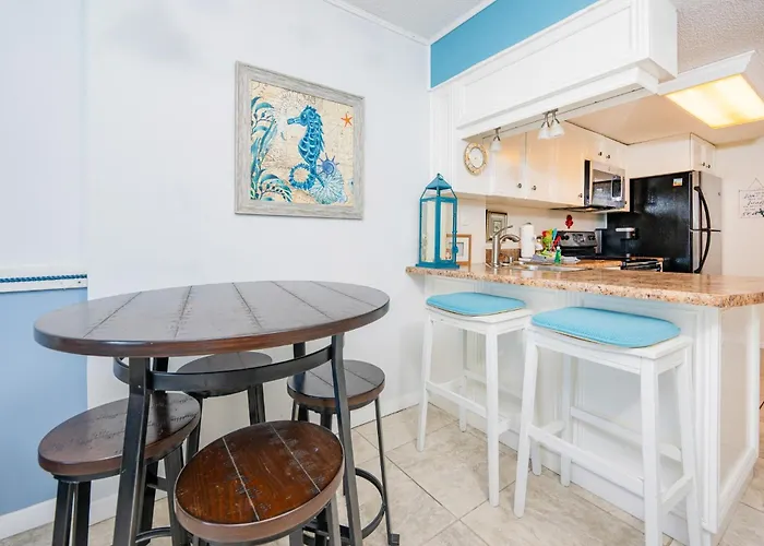 Surf & Racquet 202b Apartment *