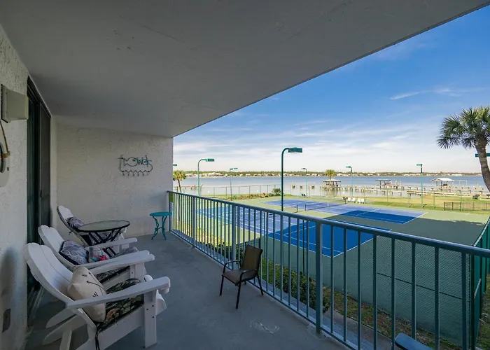 Surf & Racquet 202b Apartment
