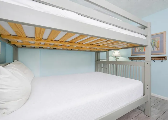 Surf & Racquet 202b Apartment *