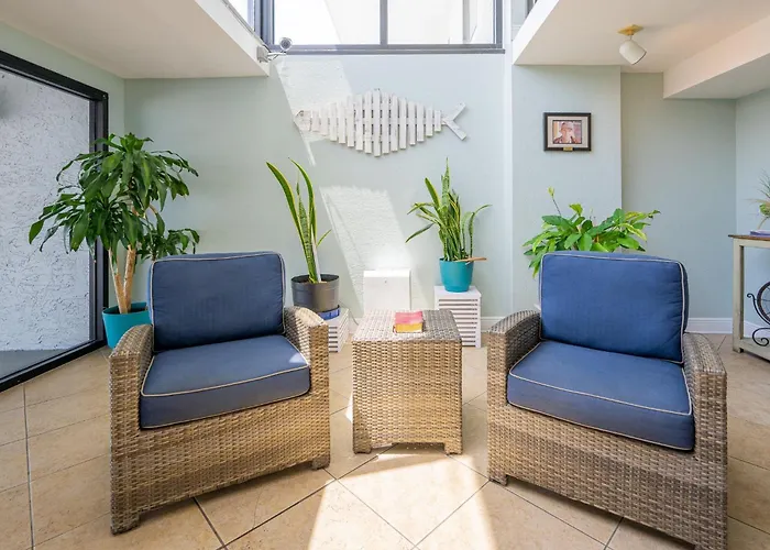 Surf & Racquet 202b Apartment *